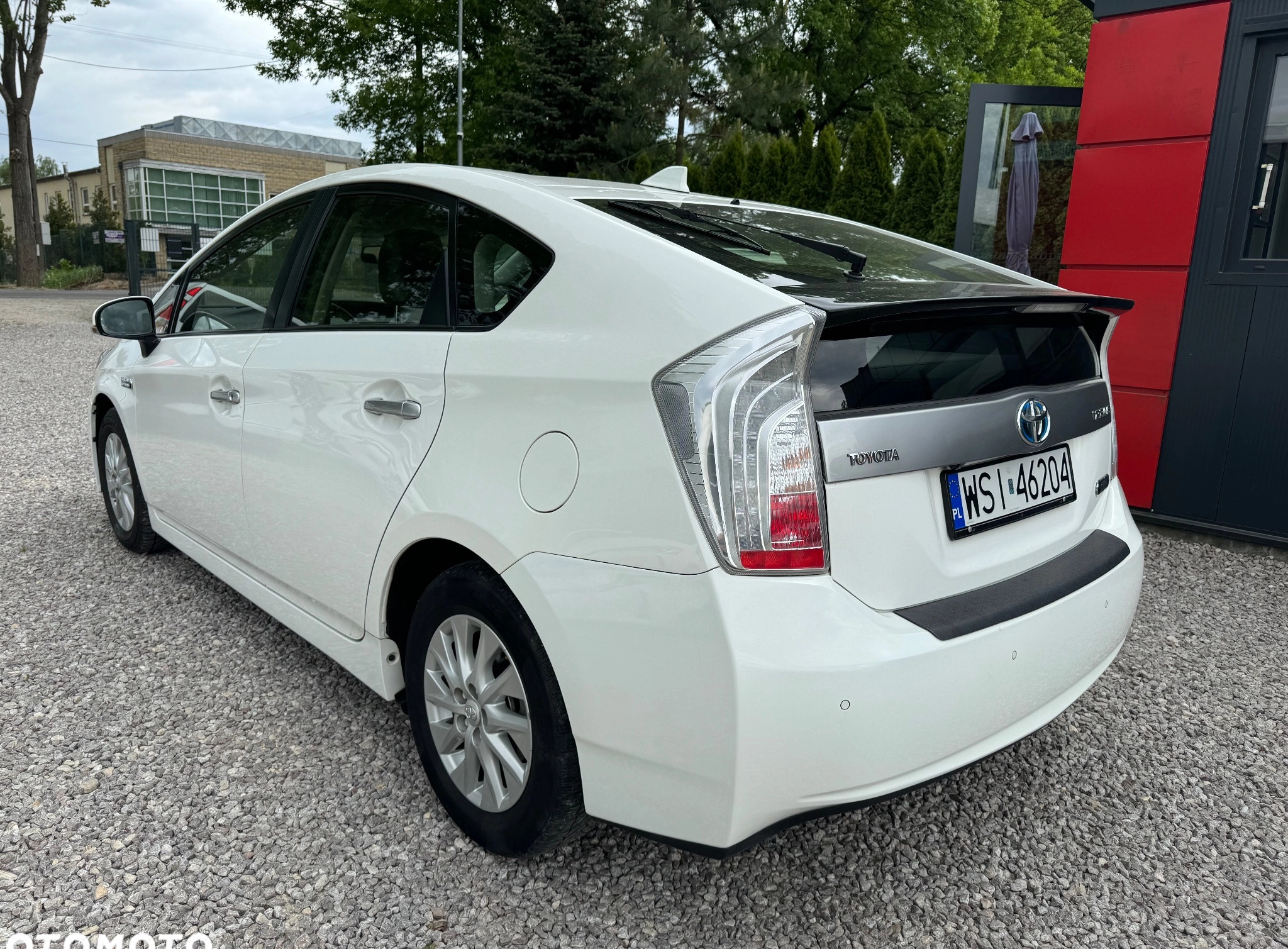 Toyota Prius cena 47900 przebieg: 215000, rok produkcji 2016 z Lębork małe 232